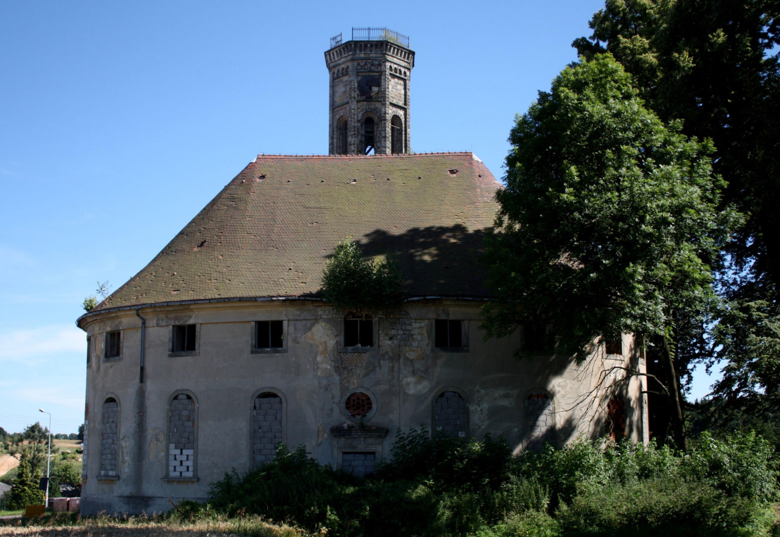 Perła Żeliszowa – kościół ewangelicki w Żeliszowie przed remontem (2013 r.)