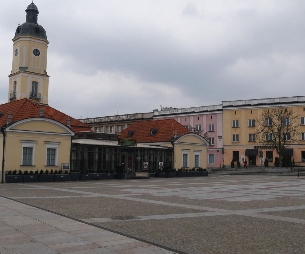 Pierwszy dzień wiosny 2020. Centrum puste. Ludzie w lasach, w sklepach, na placach
