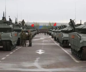 Nowe czołgi T-90M dla Rosji. Jak Moskwa adaptuje się do wojny z użyciem dronów?