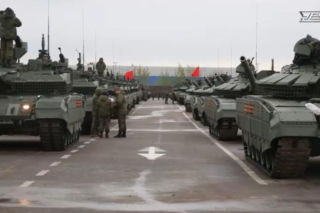 Nowe czołgi T-90M dla Rosji. Jak Moskwa adaptuje się do wojny z użyciem dronów?