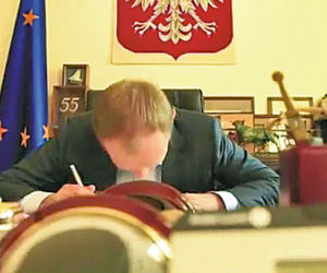 Premier śpiewa na urodziny