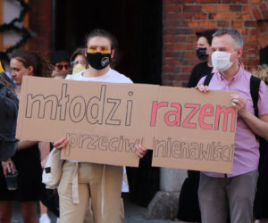 Za nami demonstracja wspierająca osoby LGBT w Toruniu. Konkretne hasła!