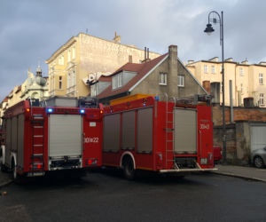 Wiatr zerwał elewację kamienicy przy ul. Pomorskiej w Bydgoszczy
