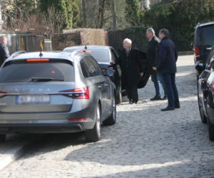 Jarosław Kaczyński nie może wrócić do domu