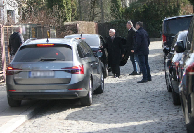 Jarosław Kaczyński nie może wrócić do domu