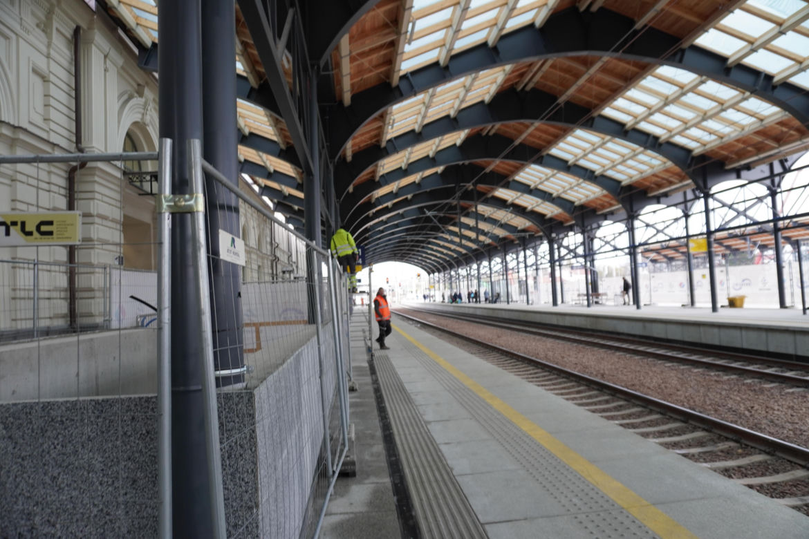 Prace przy dworcu w Białymstoku zmierzają ku końcowi. Zobacz jak wygląda teren obok dworca PKP [ZDJĘCIA]