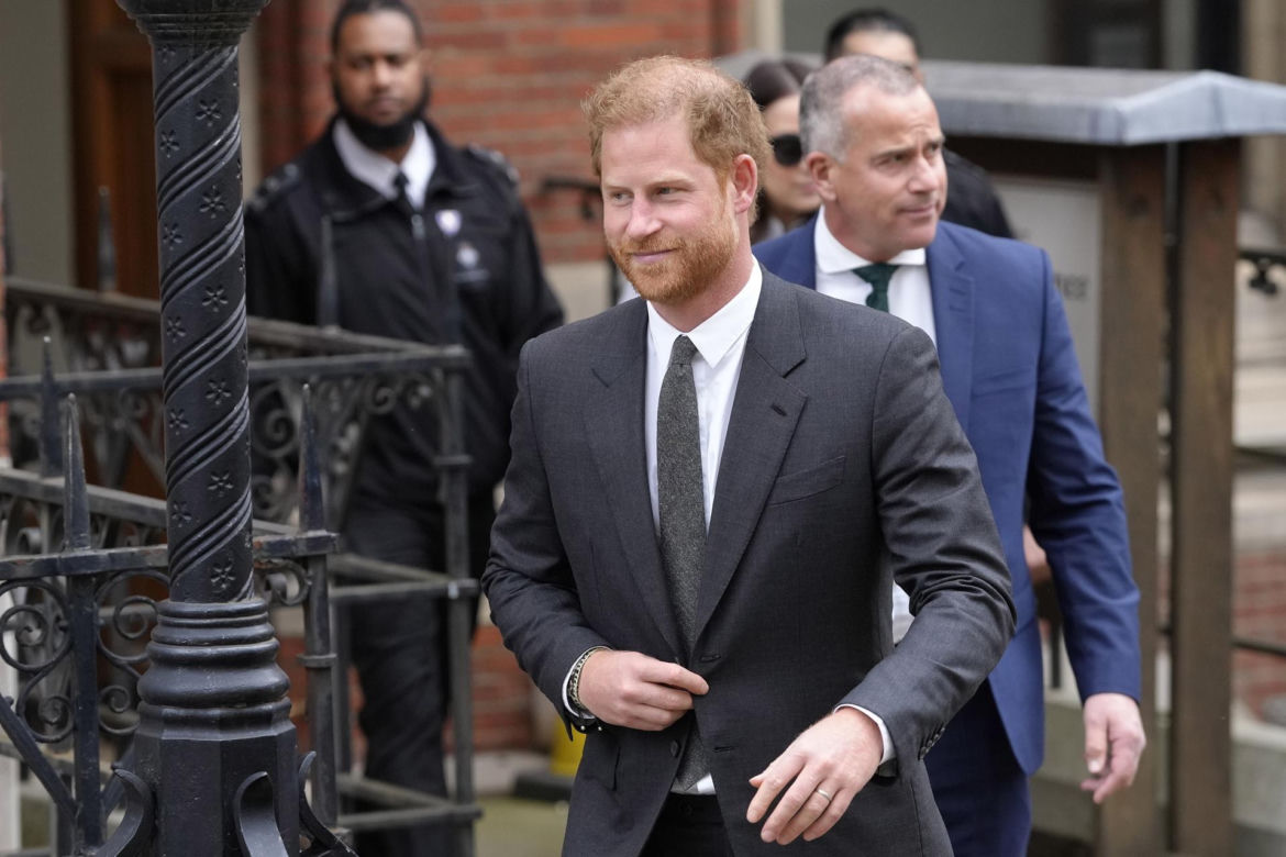 Nagie zdjęcia księcia Harry'ego na portalu porno?! "Ludzie będą zszokowani" 