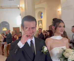 Jeremi Sikorski wziął ślub z uczestniczką Top Model i zaśpiewał na własnym weselu! Ładna z nich para?