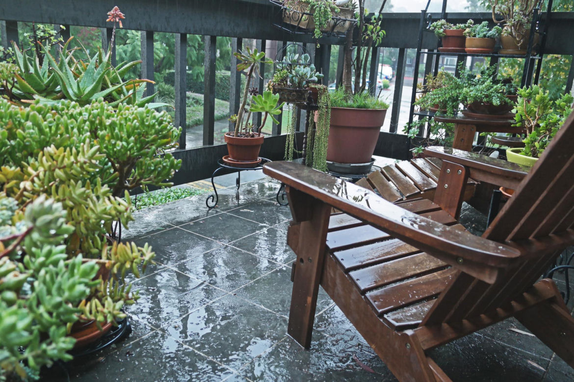 Balkon w deszczu 