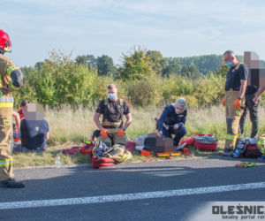 Citroen zderzył się czołowo z wywrotką. Groźny wypadek pod Oleśnicą
