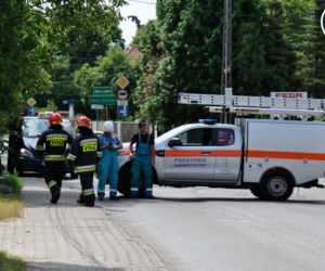 Betonowy słup wisiał nad ulicą