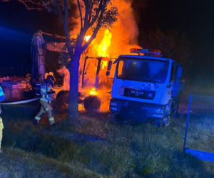 Szukają sprawcy podpalenia koparki. Przyjechał rowerem