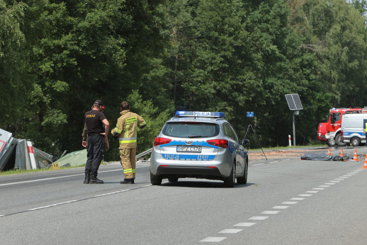 Masakra w Grębiszewie. Pojazdy zgniecione jak puszki