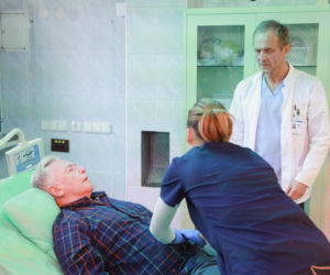 Nadchodzi „Sortownia”! Andrzej Chyra jako lekarz SOR-u w mrocznym serialu, jakiego jeszcze nie było