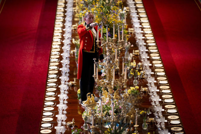 Wszyscy mówią o księżnej Kate. Na głowie ma tiarę Diany, w uszach kolczyki zmarłej królowej