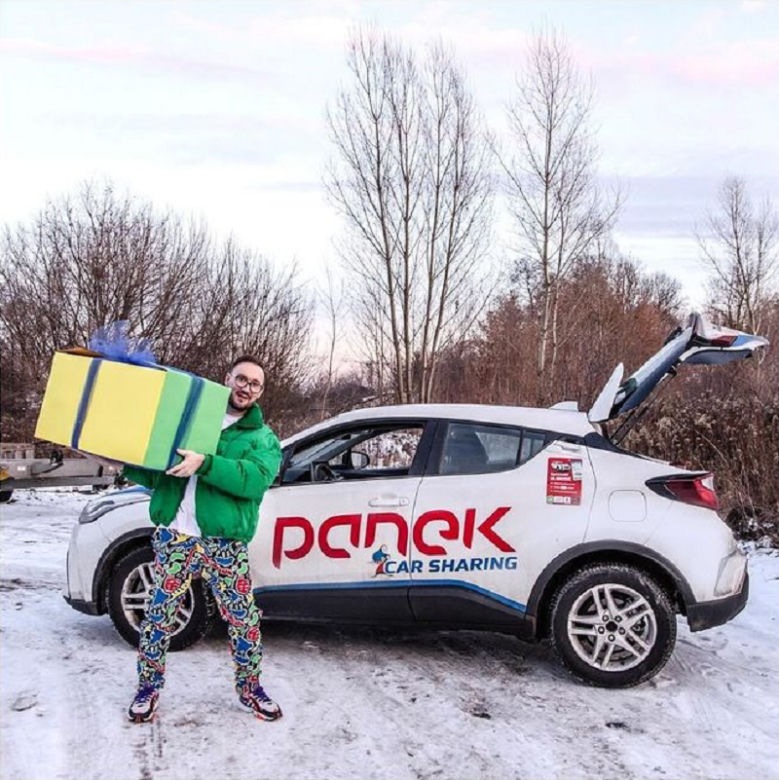 Mariusz Kozak z "Gogglebox. Przed telewizorem" jeździ z Pankiem
