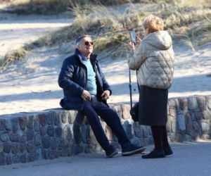 Stefan Friedmann z żoną na spacerze