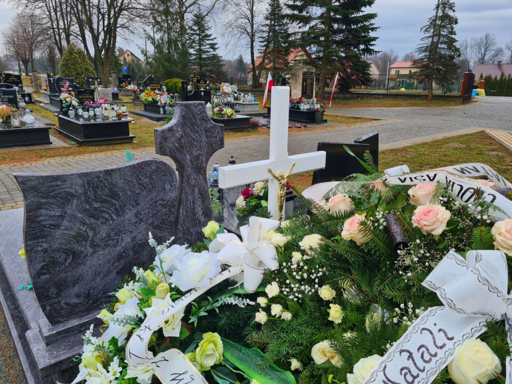Grób Natalii usłany kwiatami [GALERIA]