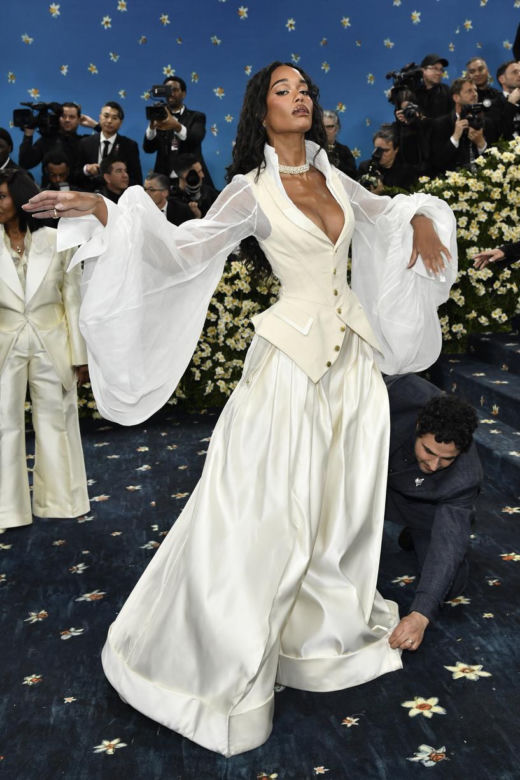 LAURA HARRIER 