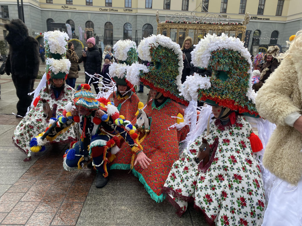Żywieckie dziady narobiły larma w Katowicach. Barwny korowód przeszedł ulicami miasta