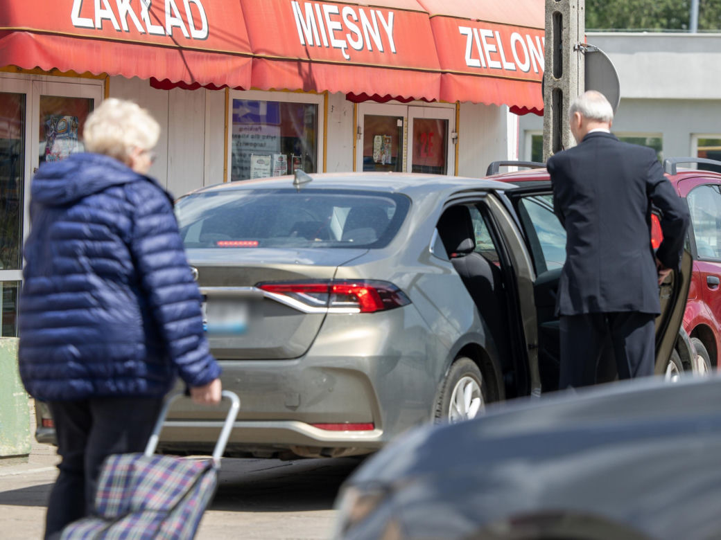 Poseł PiS przejechał 10 km po karmę dla kota