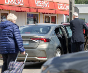 Poseł PiS przejechał 10 km po karmę dla kota