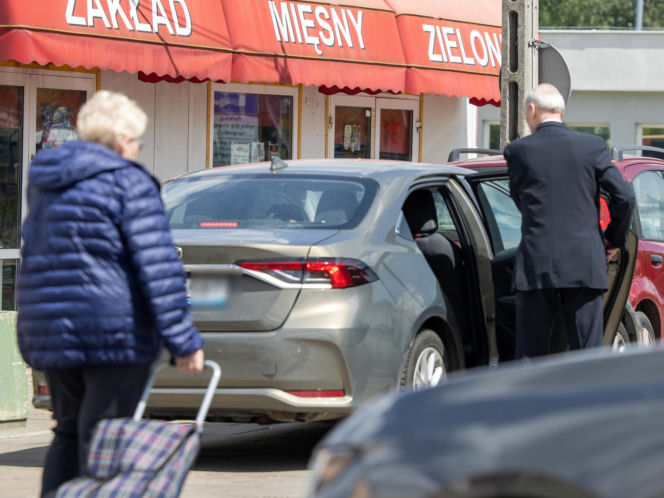 Poseł PiS przejechał 10 km po karmę dla kota