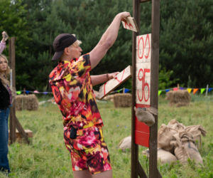 Walka o szopę rozgrzeje farmę do czerwoności! Nikt nie chce tam spać