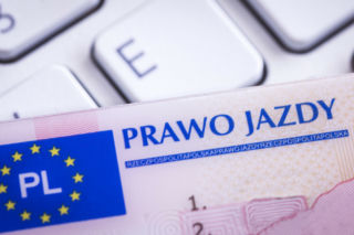 Prawo jazdy z zagranicy przez internet? Uważaj, za fałszywy dokument grozi nawet więzienie