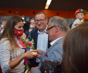 Maria Andrejczyk wróciła do Polski z medalem IO Tokio 2020 [ZDJĘCIA]
