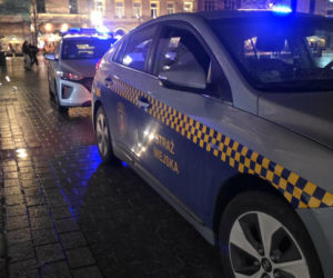 Kobieta pobita i spryskana gazem na rynku w Krakowie. Miała rozerwane ucho