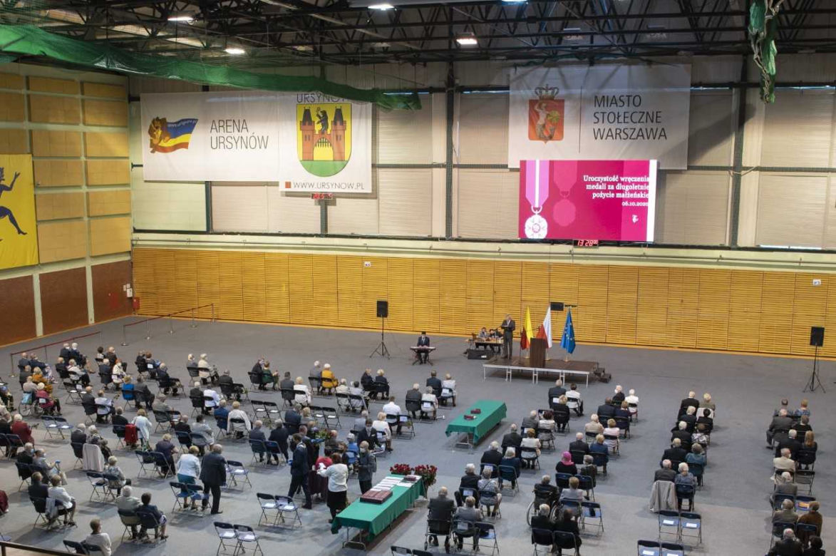 Medale dla warszawskich małżeństw
