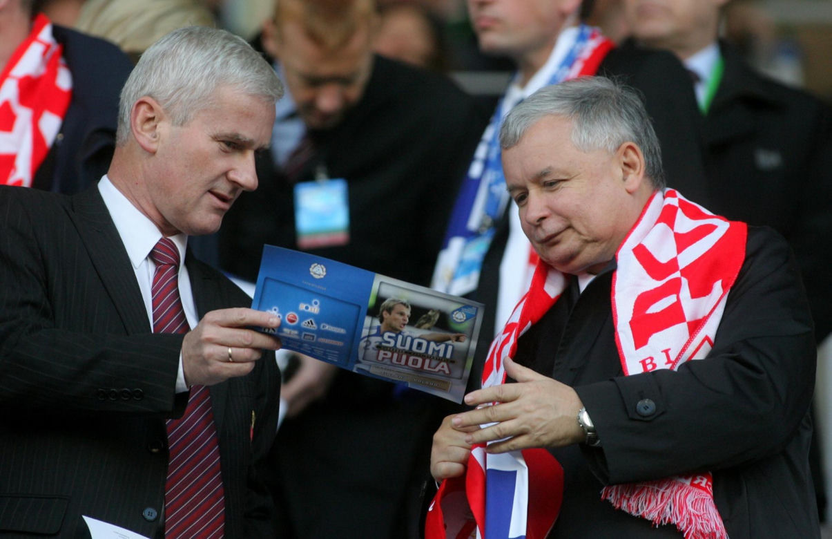 Lech Kaczyński i Jarosław Kaczyński na sportowych zdjęciach
