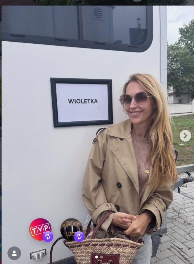 Tak wygląda Violetka na planie "Ranczo". Jej mąż też tam zagra