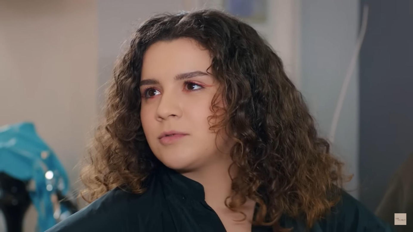 Miłość i nadzieja. Ege i Melis gruchają na oczach Zeynep jak dwa gołąbki!