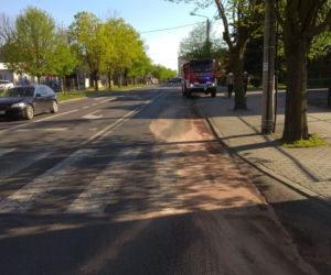 Bełchatów: Za cysterną ciągnęła się OGROMNA plama oleju! Zanieczyszczenie ulic w centrum! [FOTO]  