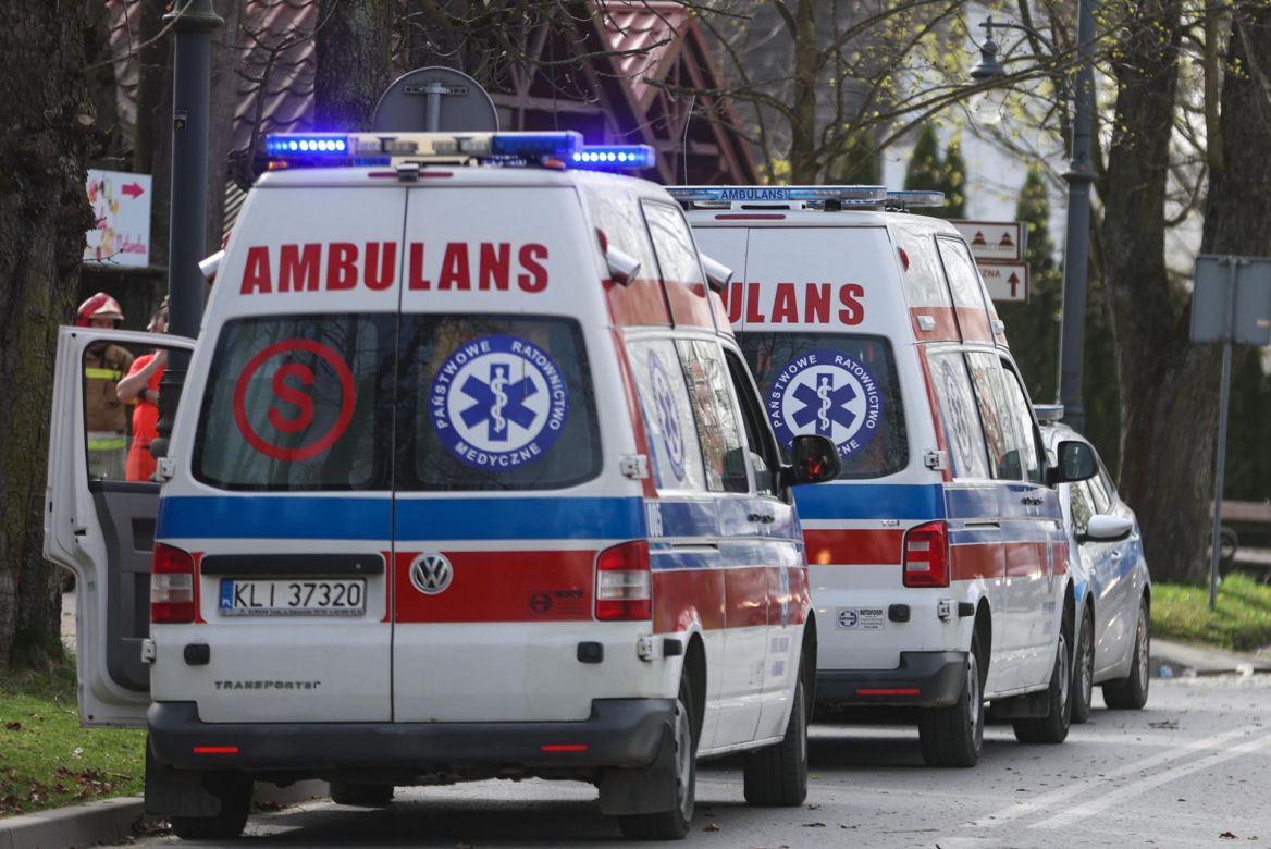 Rabka-Zdrój. Trzy osoby, w tym sześcioletnie dziecko, zginęły przygniecione przez powalone pod naporem wiatru drzewo
