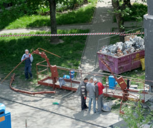 Robotnicy runęli razem z zerwaną windą
