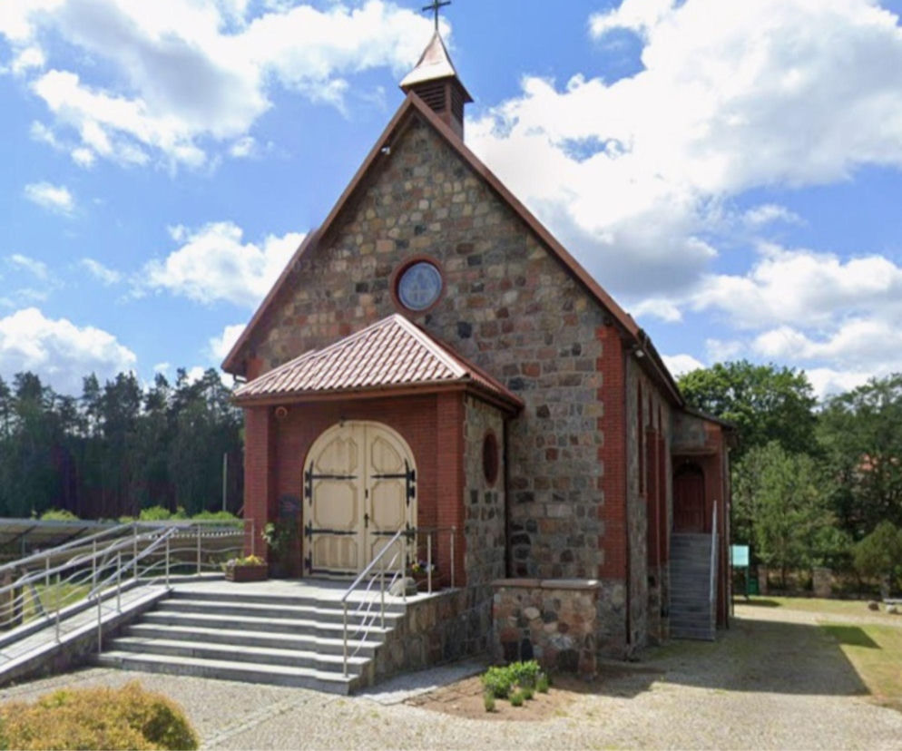 To najbardziej zimowa nazwa wsi. Przywodzi na myśl lodowaty chłód