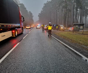Tragedia w podbydgoskim Emilianowie! Samochód ciężarowy śmiertelnie potrącił mężczyznę! [ZDJĘCIA]