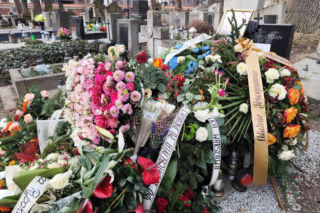 Ali Olszański był legendą, zginął tragicznie. Jego grób został ozdobiony w nietypowy sposób