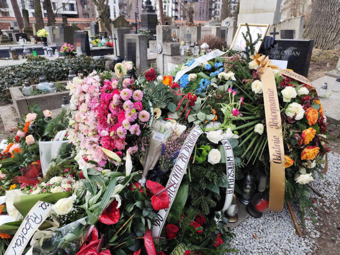 Ali Olszański był legendą, zginął tragicznie. Jego grób został ozdobiony w nietypowy sposób