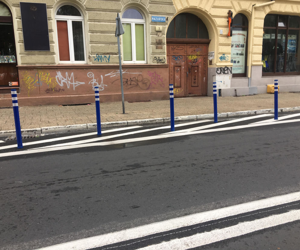 Niebieskie słupki