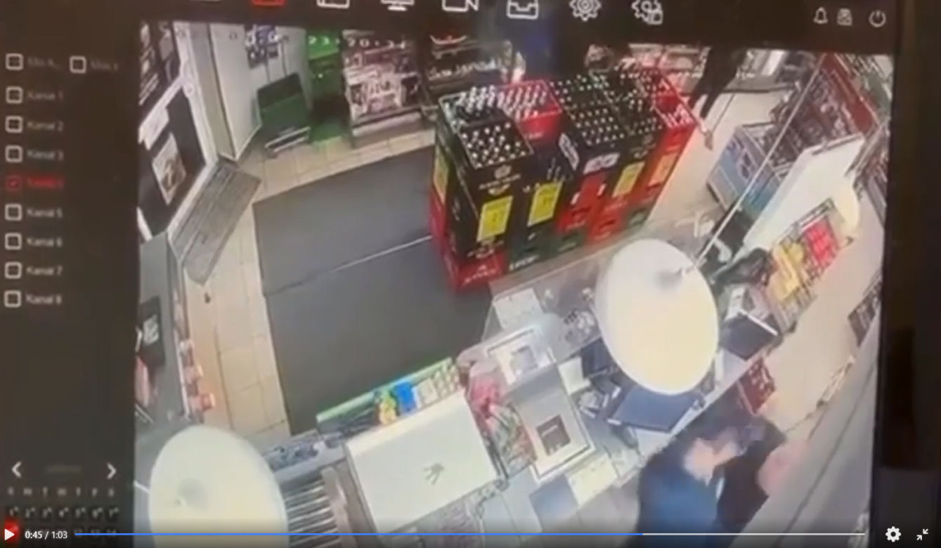 Jest nagranie z krwawego napadu na sklep w Kobyłce. W ruch poszedł nóż [WIDEO]