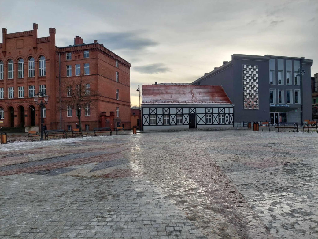 Rybi Rynek w Bydgoszczy stał się pięknym placem. Po dziurawym parkingu nie ma śladu! A to nie koniec zmian!