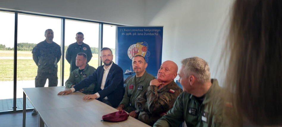Władysław Kosiniak-Kamysz w Ośrodku Szkolenia Symulatorowego FA-50.