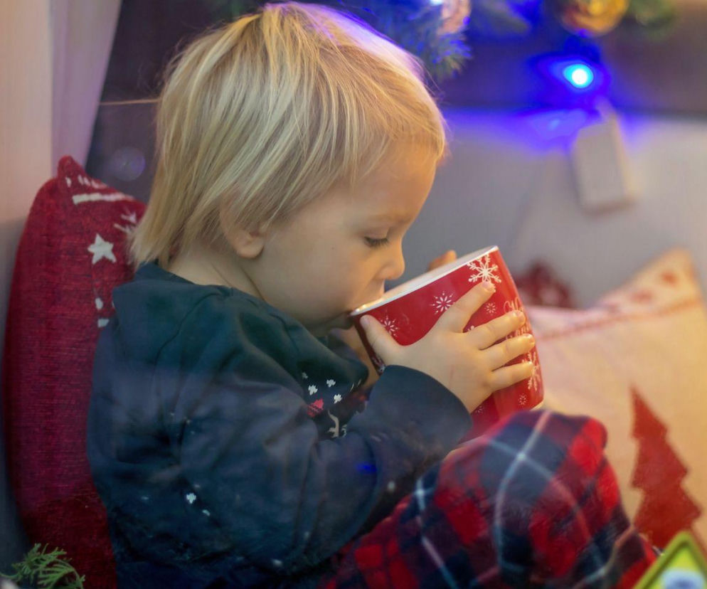 Co dawać dziecku zimą do picia? Pediatra ma kilka propozycji