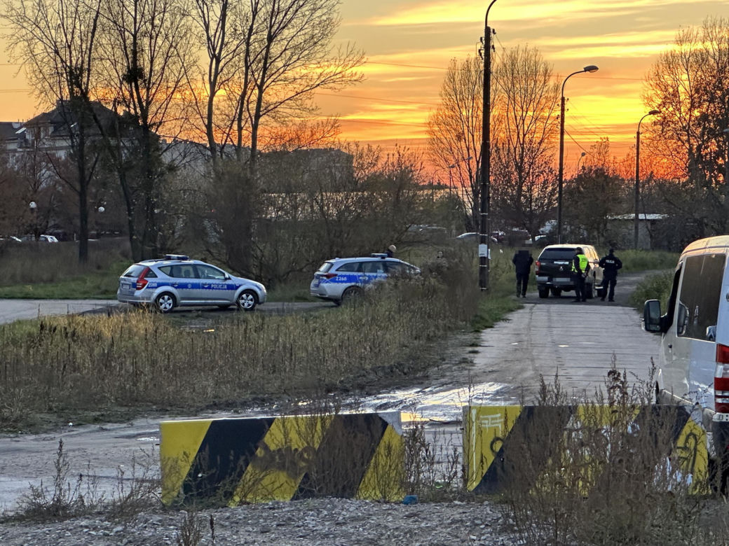 Kolejna tragedia na torach w Warszawie. Pociąg rozjechał człowieka we Włochach. Potężne utrudnienia 