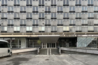 Hotel Cracovia w Krakowie się sypie