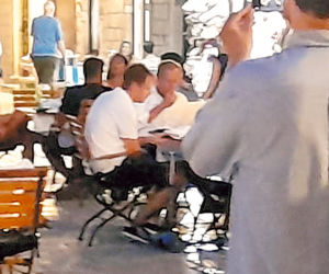 Tusk co miesiąc ma wakacje